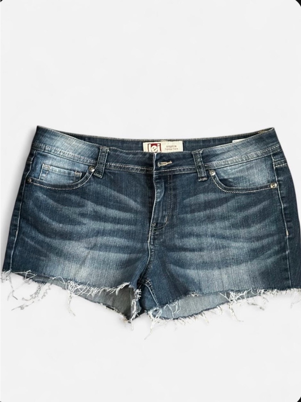 Lei Women’s juniors Dark Wash Denim Cutoff Shorts